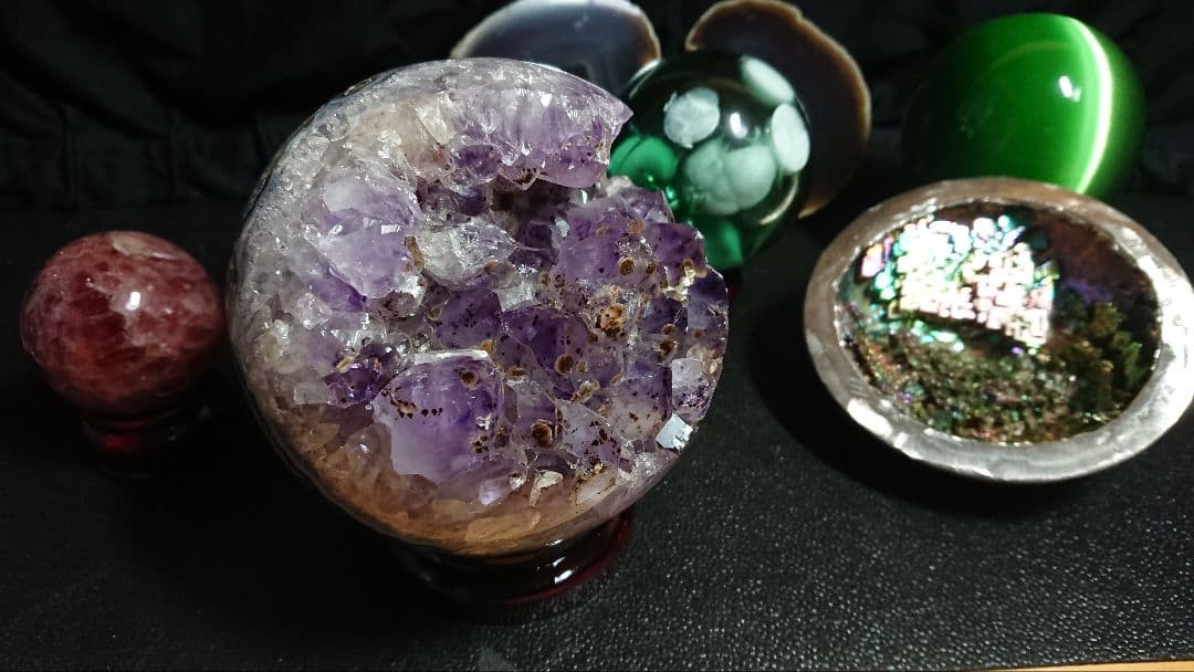 アメジスト笑口 虹入り 縁起物、愛の守護石、真実の愛を守りぬく石、財運を招く