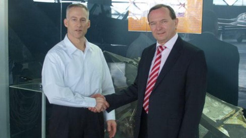 F117ステルス攻撃機(82-0806) 被撃墜機破片？ 1/144 模型付き - メルカリ