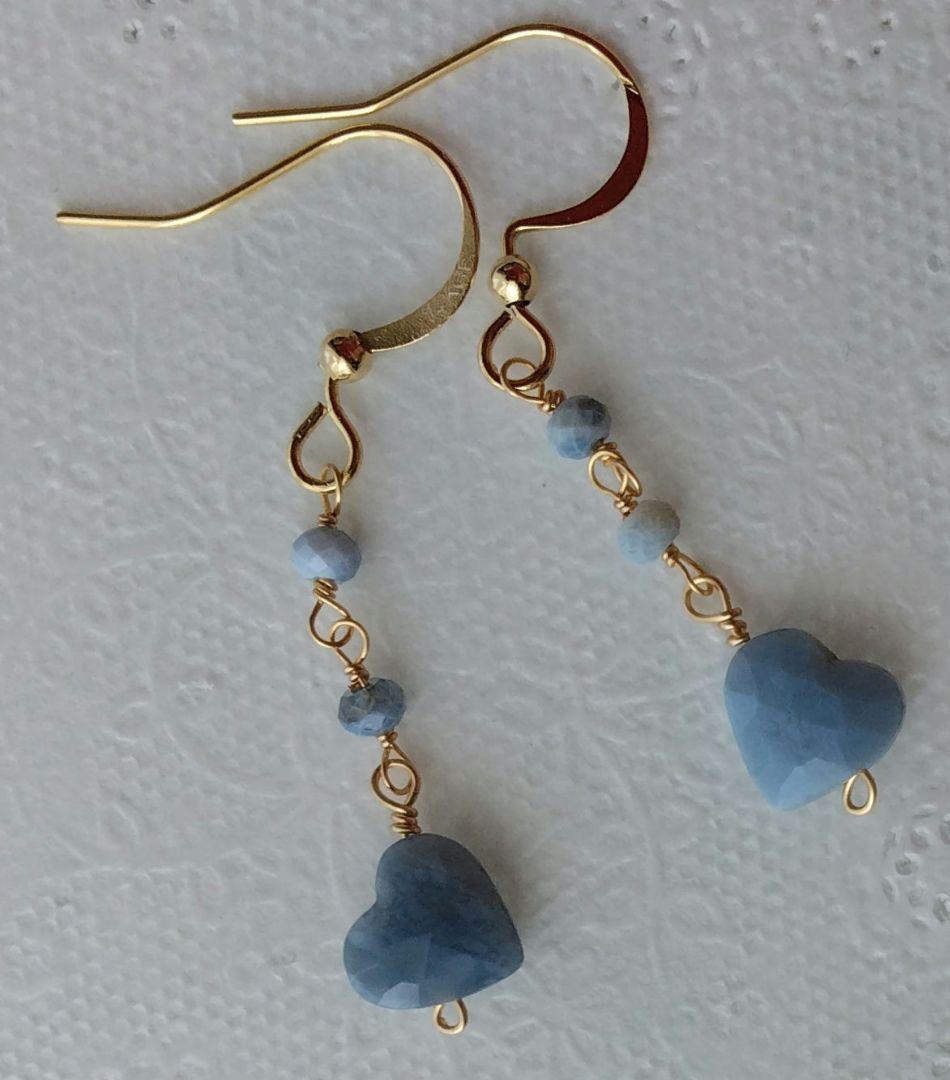 14kgf 斜めハート　ブルーオパールのピアス