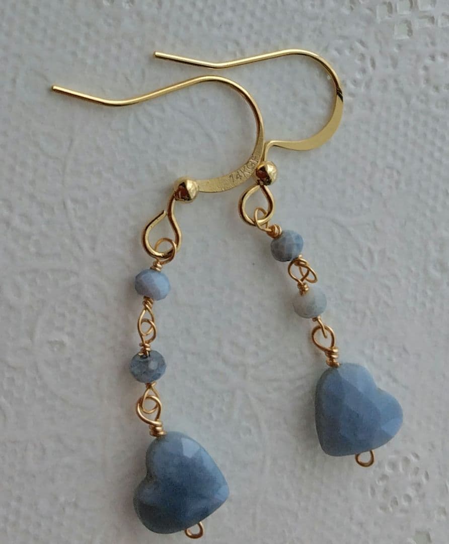 14kgf 斜めハート　ブルーオパールのピアス