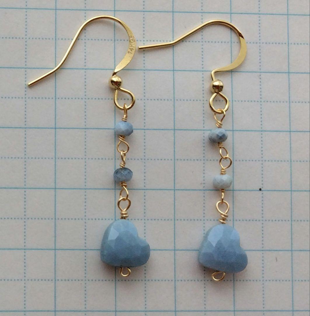 14kgf 斜めハート　ブルーオパールのピアス