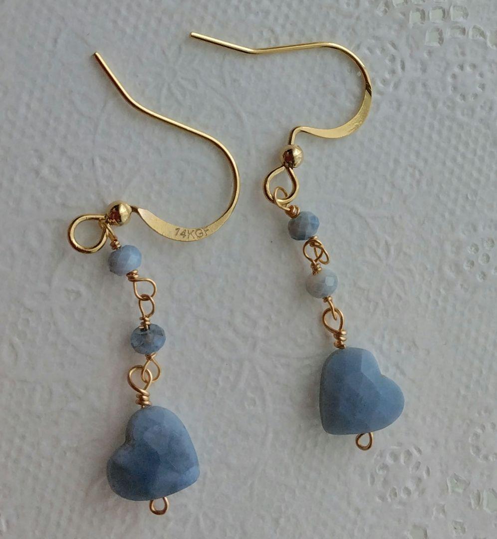 14kgf 斜めハート　ブルーオパールのピアス