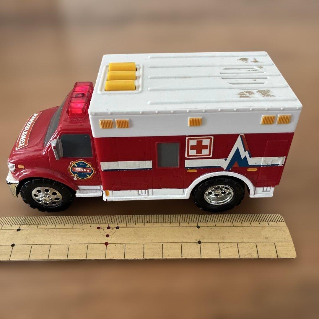 ミニカーセット トラック 救急車 パトカー - メルカリ