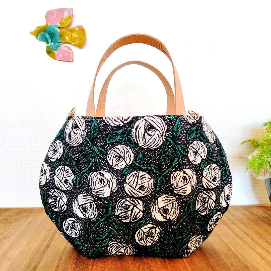 ミナペルホネン 両面楽しめる『丸みを帯びた2way バッグ』М　ストラップあり