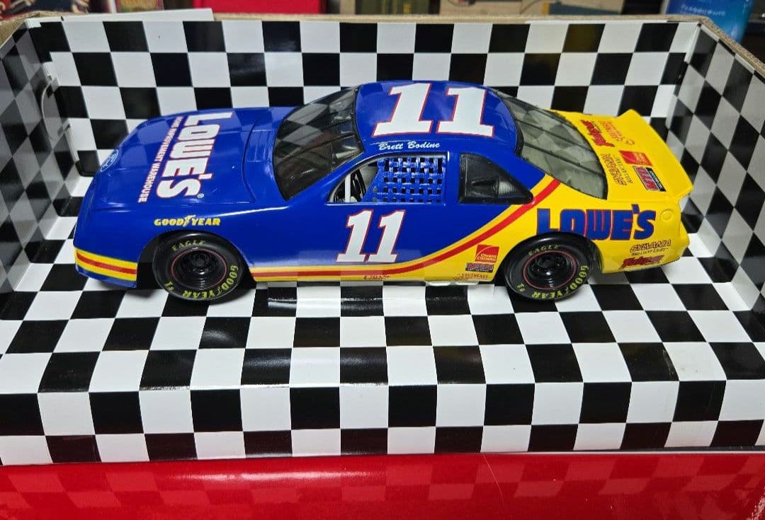 NASCAR Lowe's Thunderbird 1/18 サンダーバード