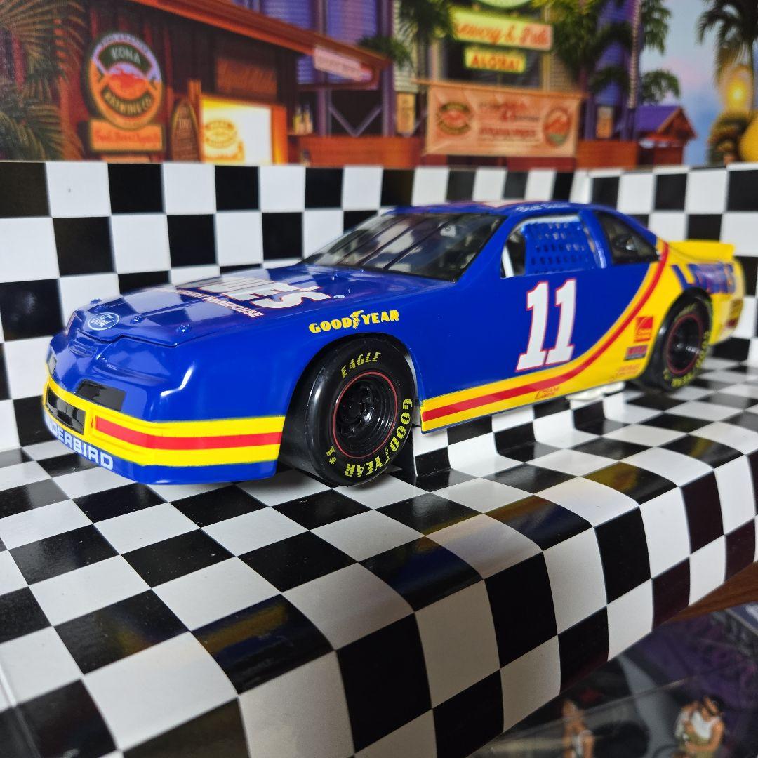 NASCAR Lowe's Thunderbird 1/18 サンダーバード