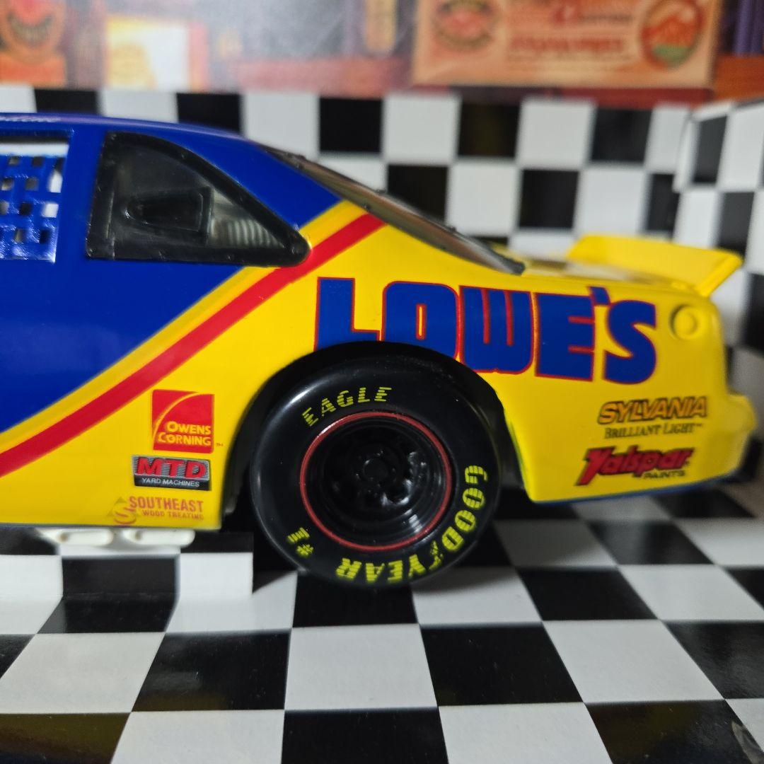 NASCAR Lowe's Thunderbird 1/18 サンダーバード