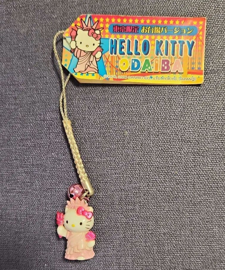 東京お台場限定】ハローキティ ストラップ - メルカリ