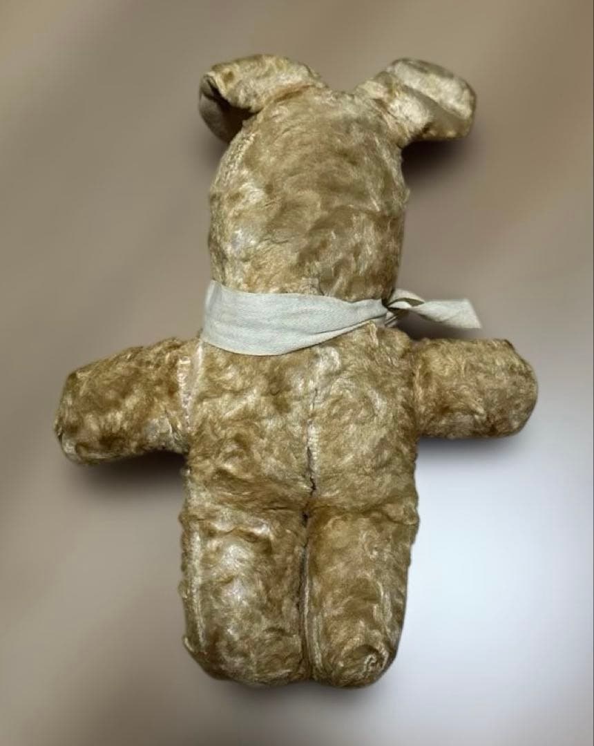 ピンクのボタンが可愛い　アンティークラビット　ぬいぐるみ