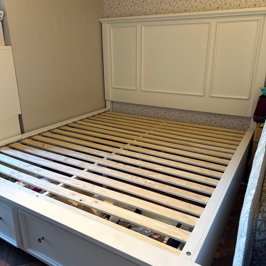 ホワイト キングサイズ　ベッドフレーム 引き出し付き