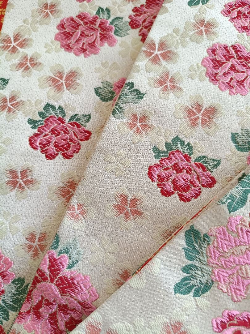 七五三　白地に牡丹の花の袋帯