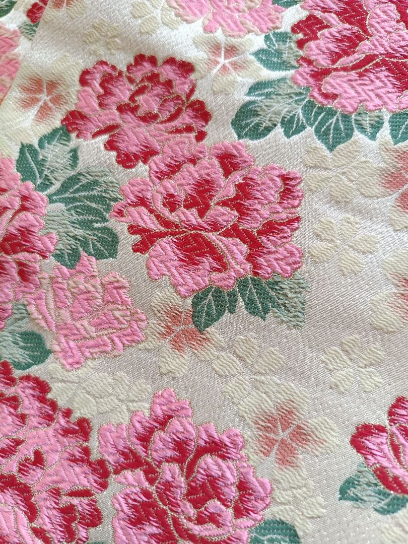 七五三　白地に牡丹の花の袋帯