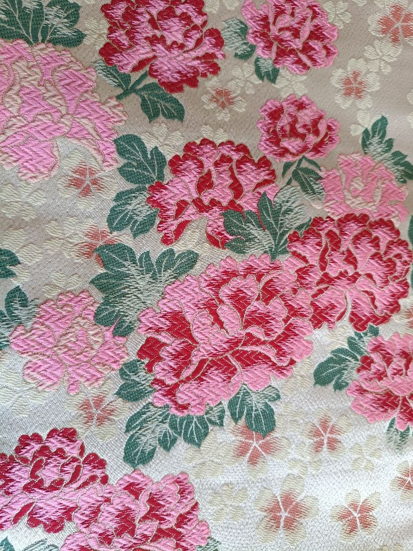 七五三　白地に牡丹の花の袋帯