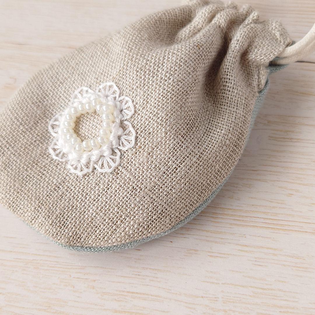 ちっちゃな巾着サシェ/詰替えタイプ【白糸刺繍】