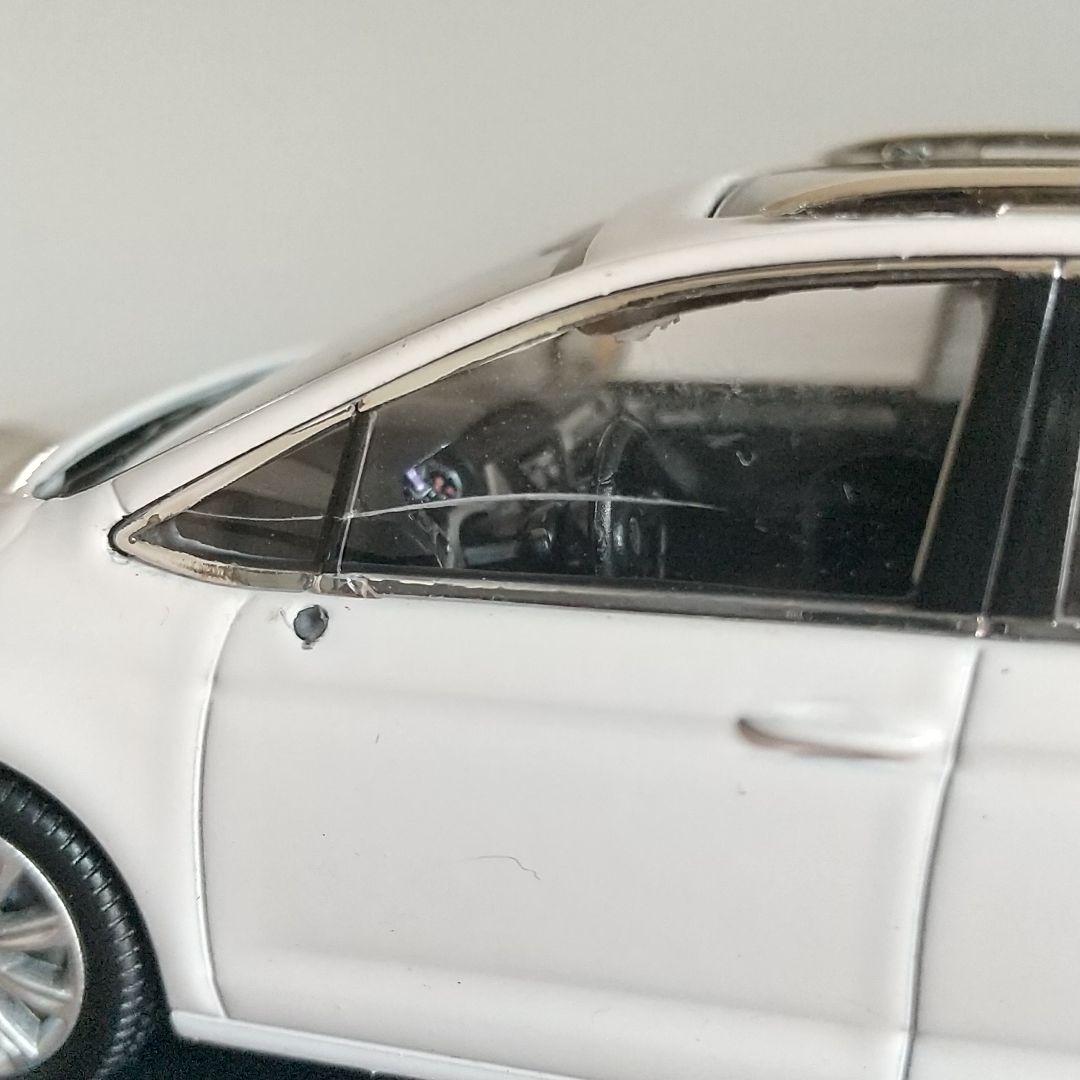 フォルクスワーゲン ゴルフトゥーラン ミニカー ホワイト ノレブ