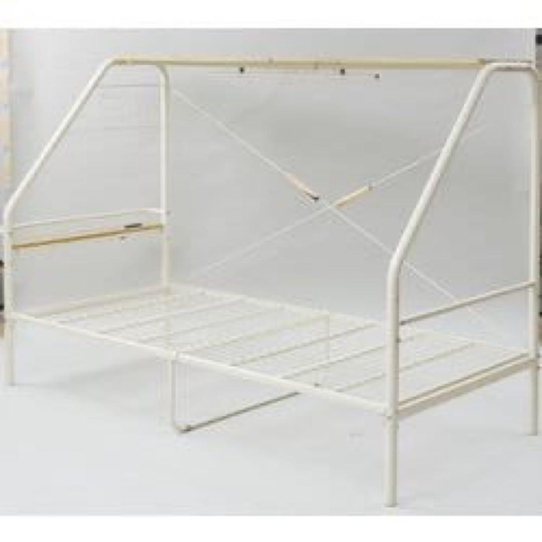 新品未使用箱不良　山善　棚コンセント付きぐうたらベッドBGB-98219（IV）