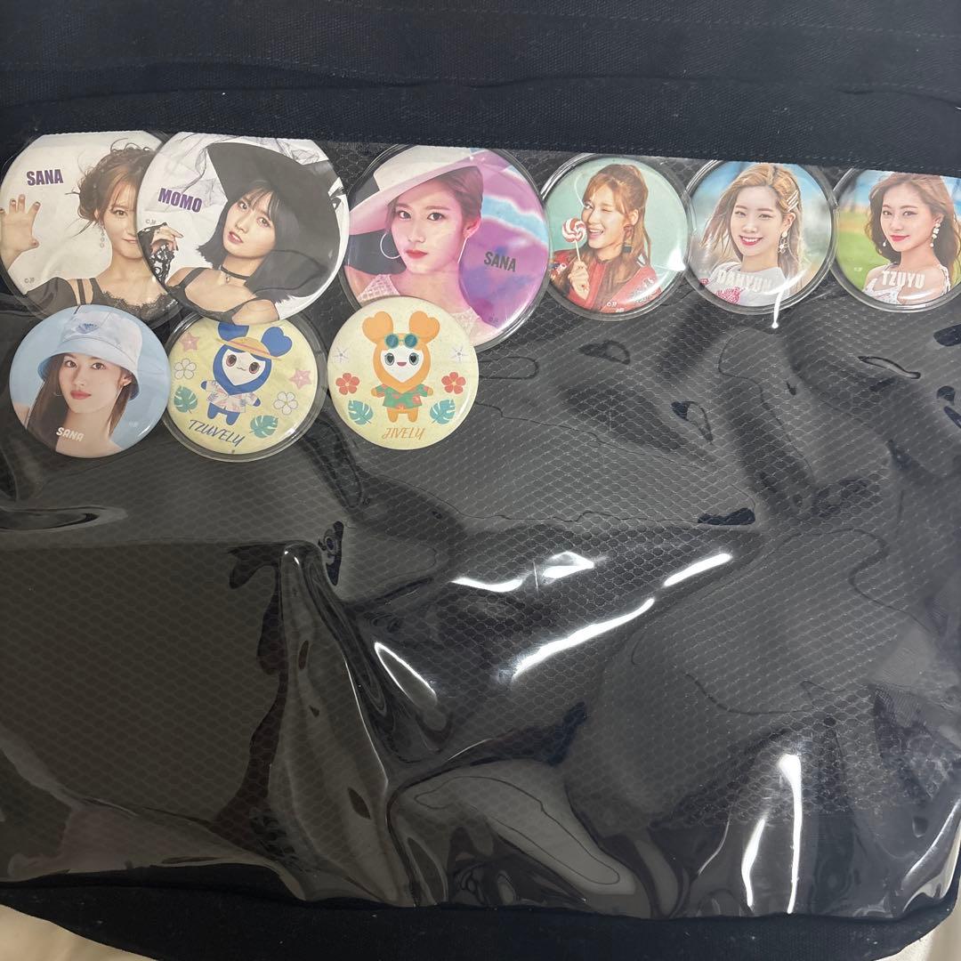 TWICE グッズ トートバッグ 缶バッジ うちわケース セット - メルカリ