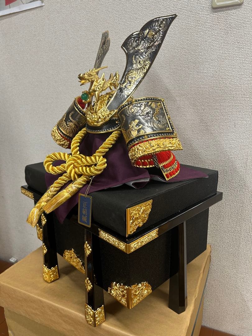 15号盛り上げ彫金兜ゴールド