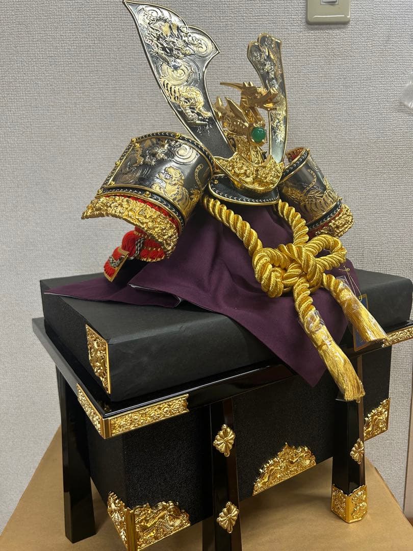 15号盛り上げ彫金兜ゴールド