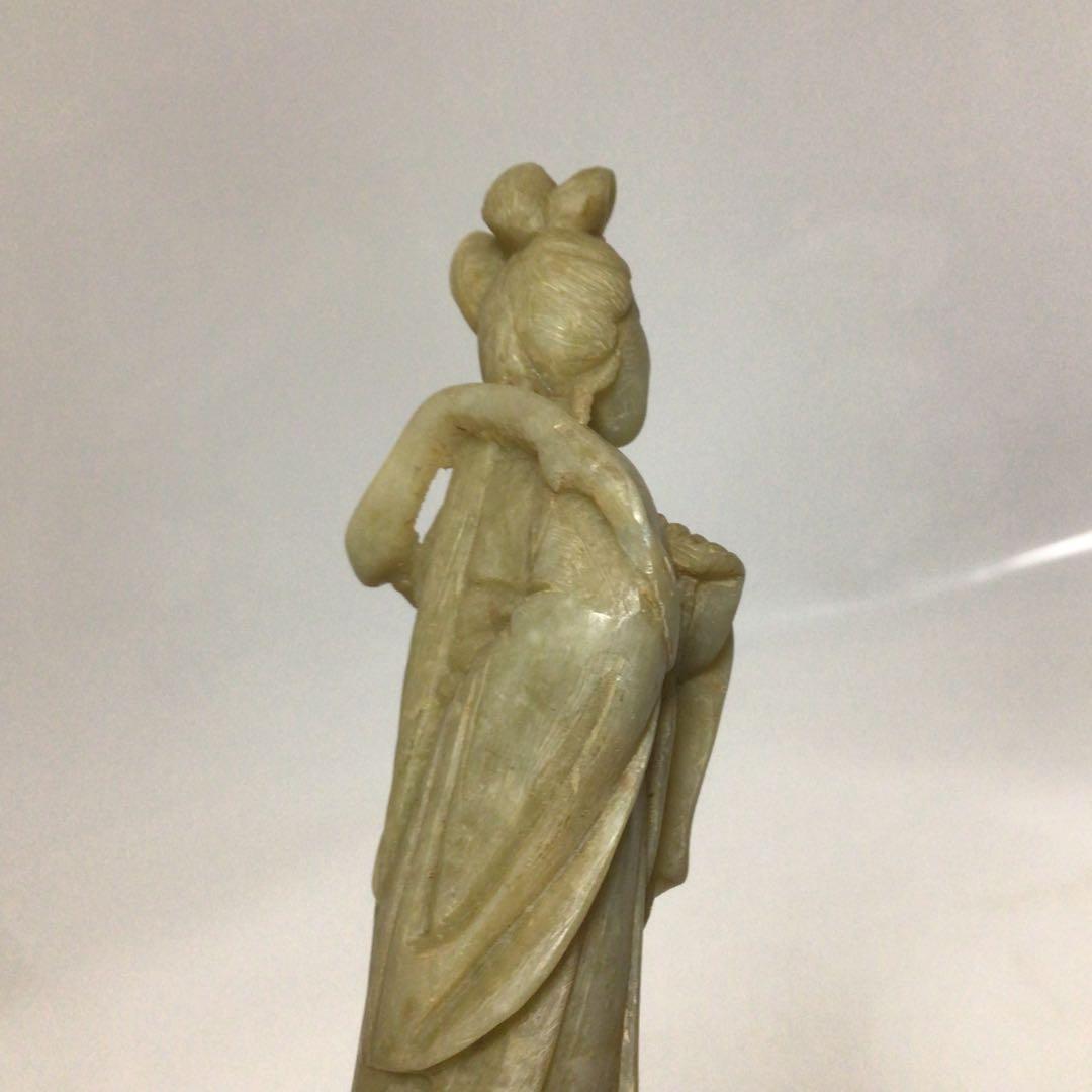 翡翠製女性像 伝統的彫刻