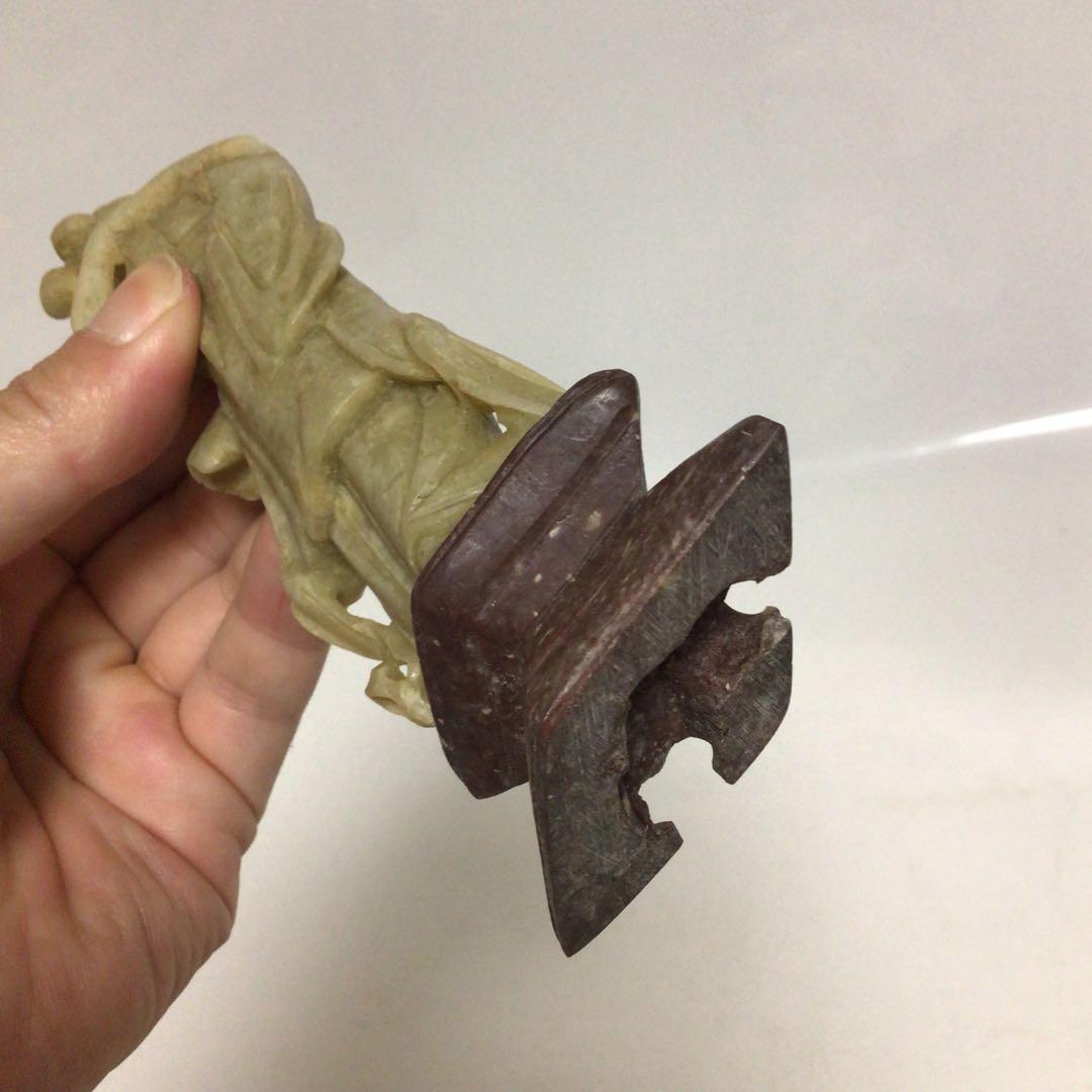 翡翠製女性像 伝統的彫刻