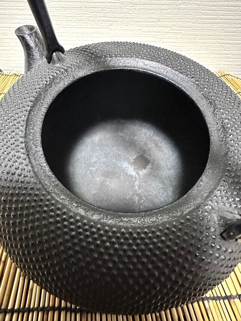 未使用品 南部伝統工芸士 及川寛治作 18型姥口 アラレ 南部鉄瓶 南部