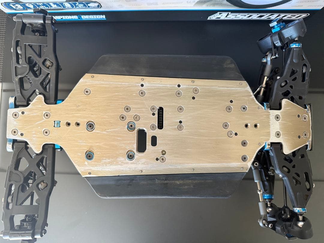 Y*i様 associated RC8B4.1 中古品 オマケ タイヤ付き - メルカリ