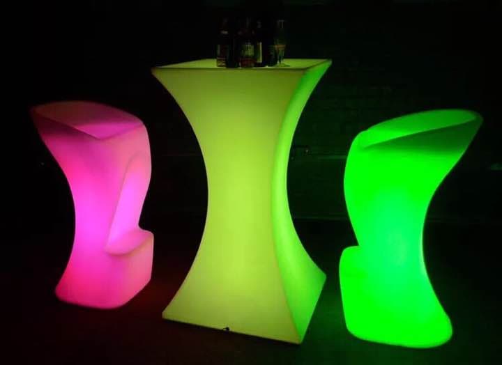 お洒落な光るバーカウンター パーティーの受付にも使える！