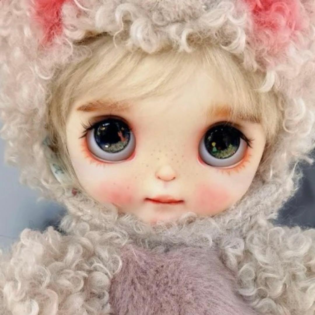 カスタムブライス 海外作家様 恥ずかしそうなアヒルちゃん 下唇を噛む 幼い