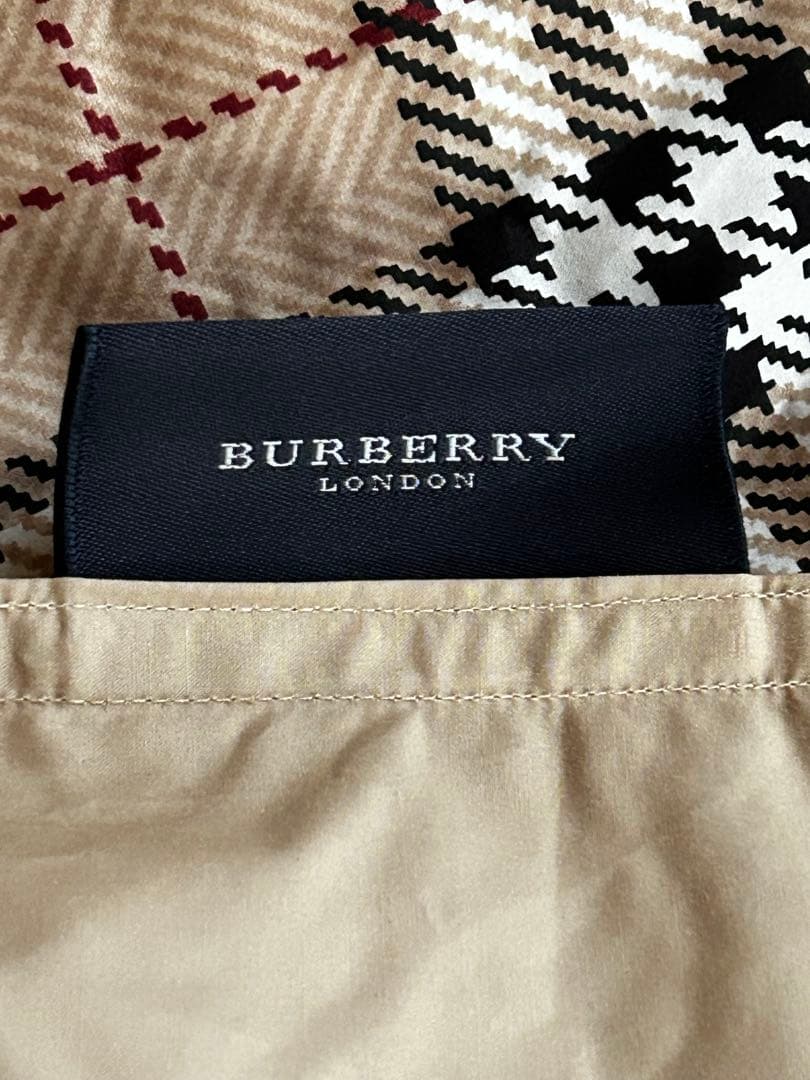 バーバリー　ダウンケット　チェック柄　未使用品