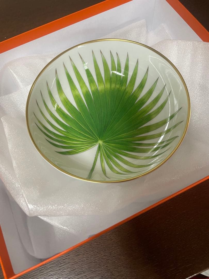 【新品・未使用】Hermès お皿 葉のデザイン