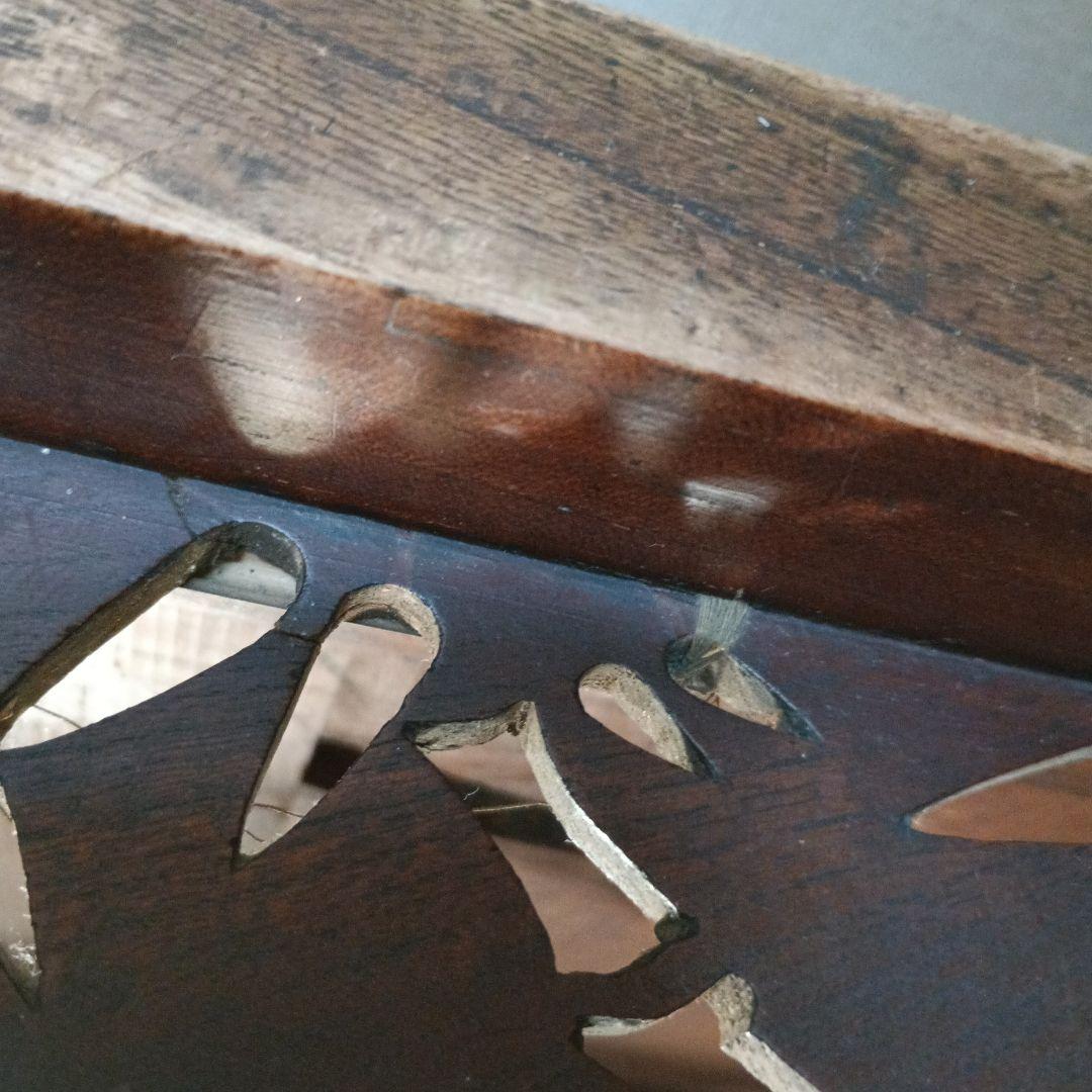 セール！大正昭和レトロ　竹梅かわいい彫り、脚がオシャレな小テーブル