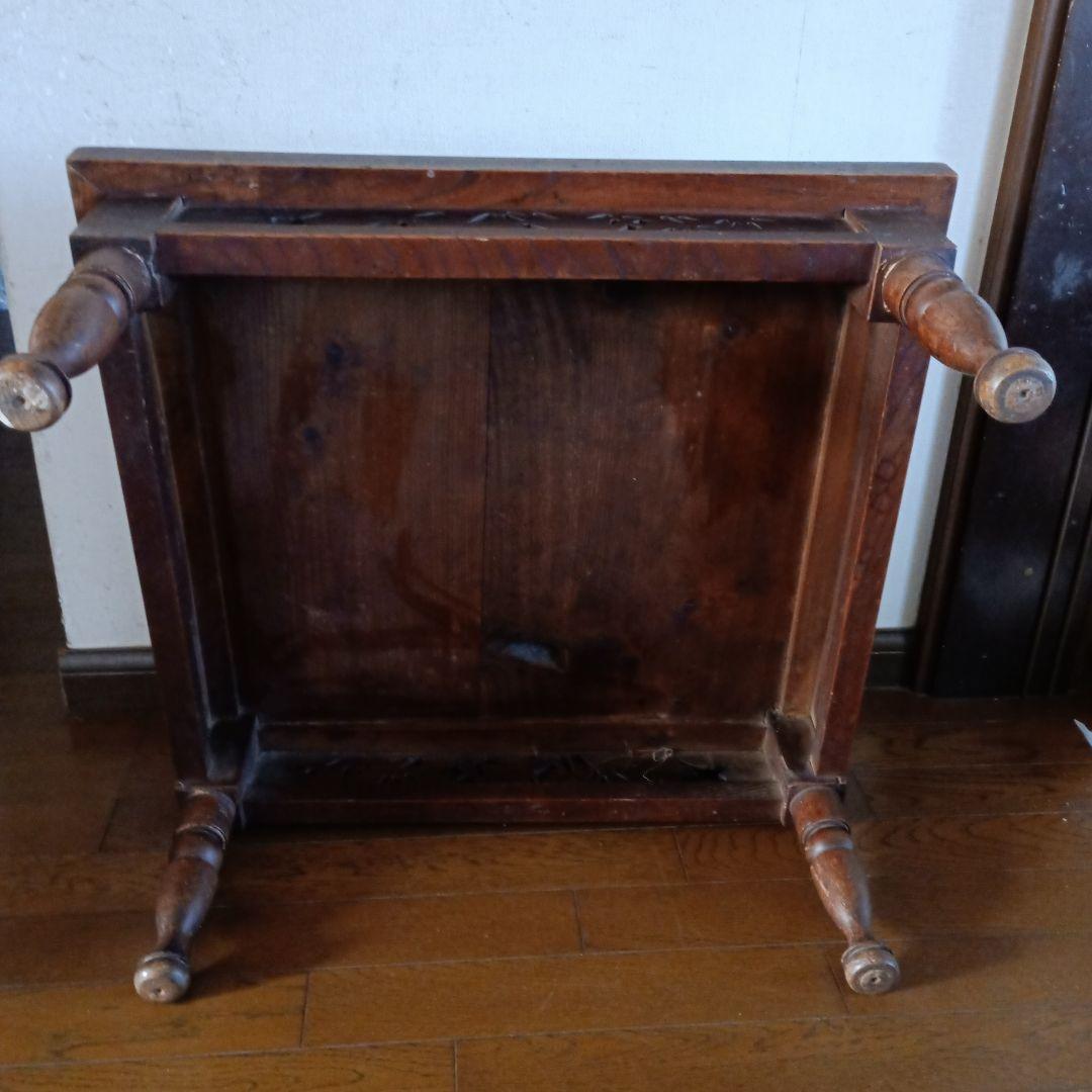 セール！大正昭和レトロ　竹梅かわいい彫り、脚がオシャレな小テーブル