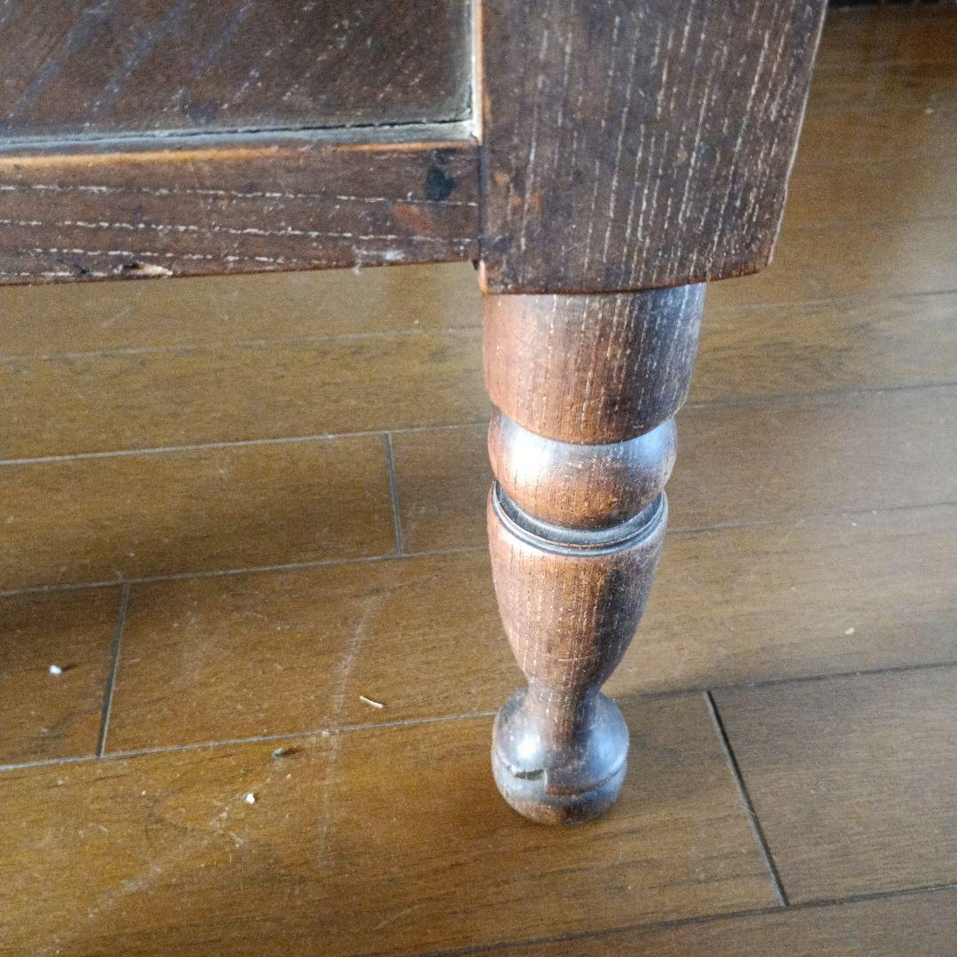 セール！大正昭和レトロ　竹梅かわいい彫り、脚がオシャレな小テーブル