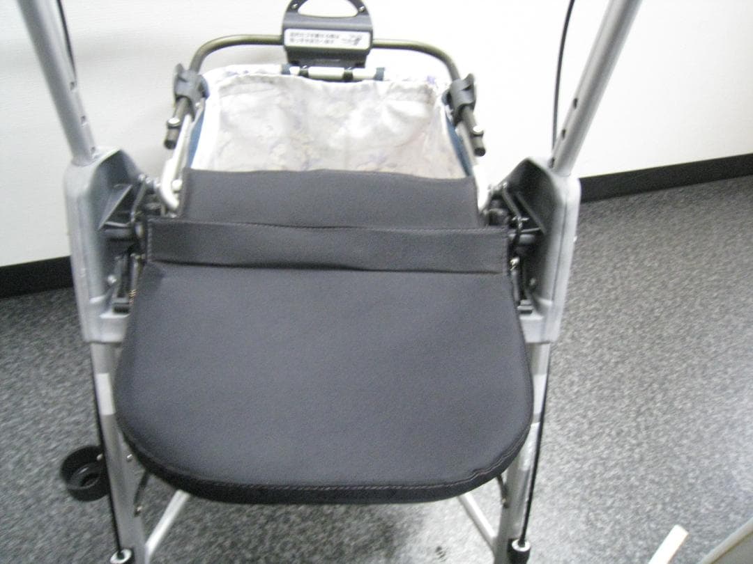 幸和製作所 テイコブ リトルワゴン WAW07 歩行車　②