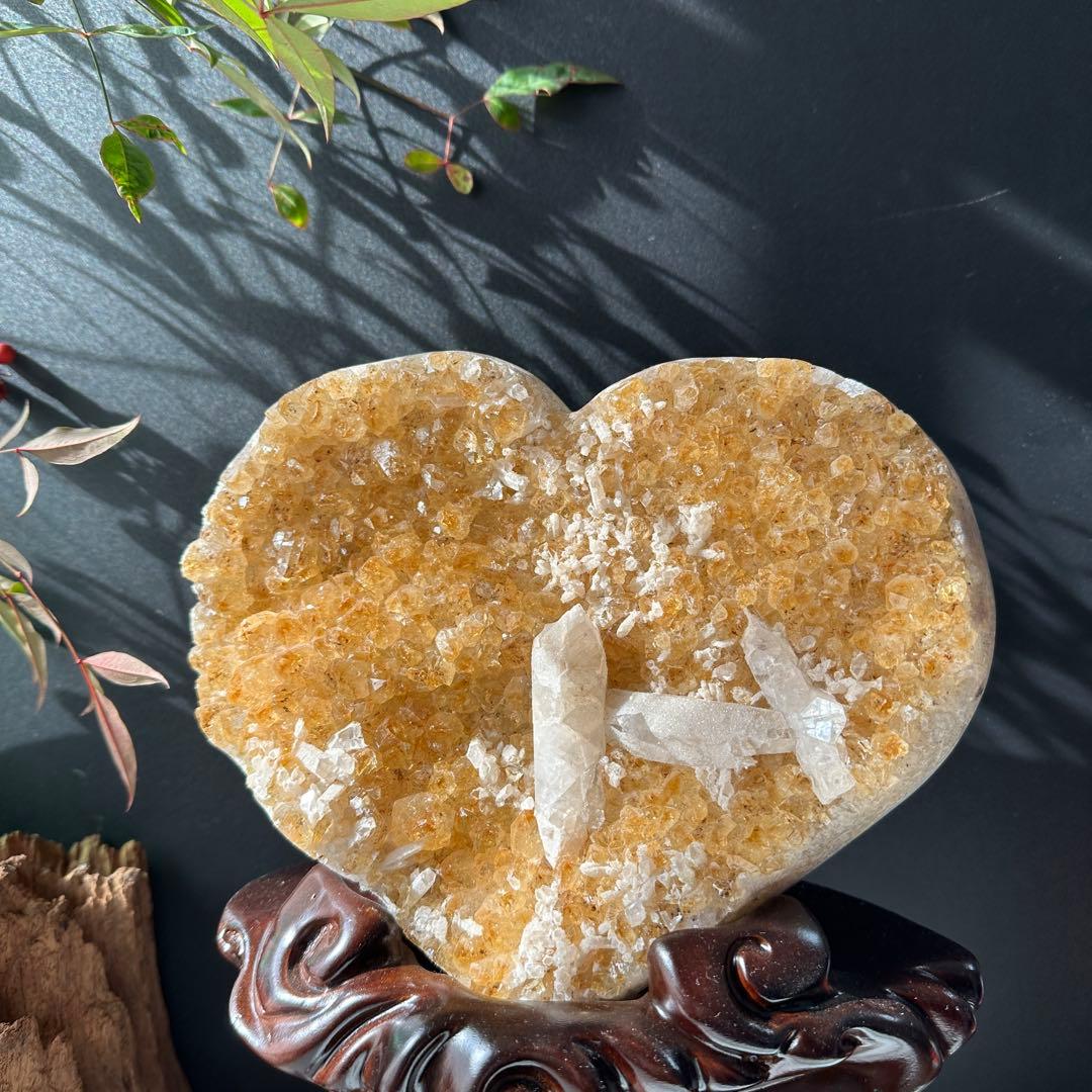 天然石 カルサイト共生シトリンのハート　置物　台座付きG.287