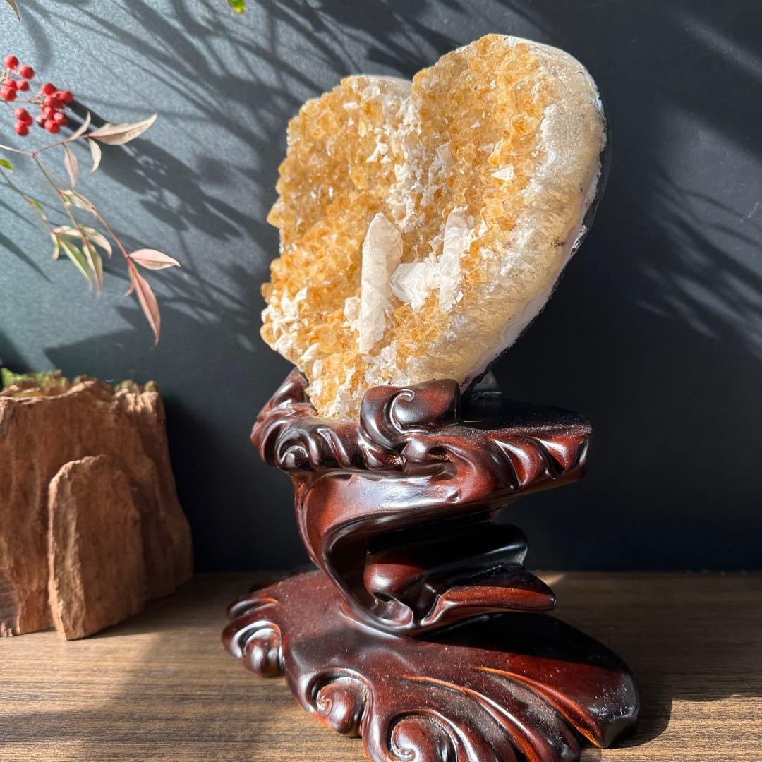 天然石 カルサイト共生シトリンのハート　置物　台座付きG.287