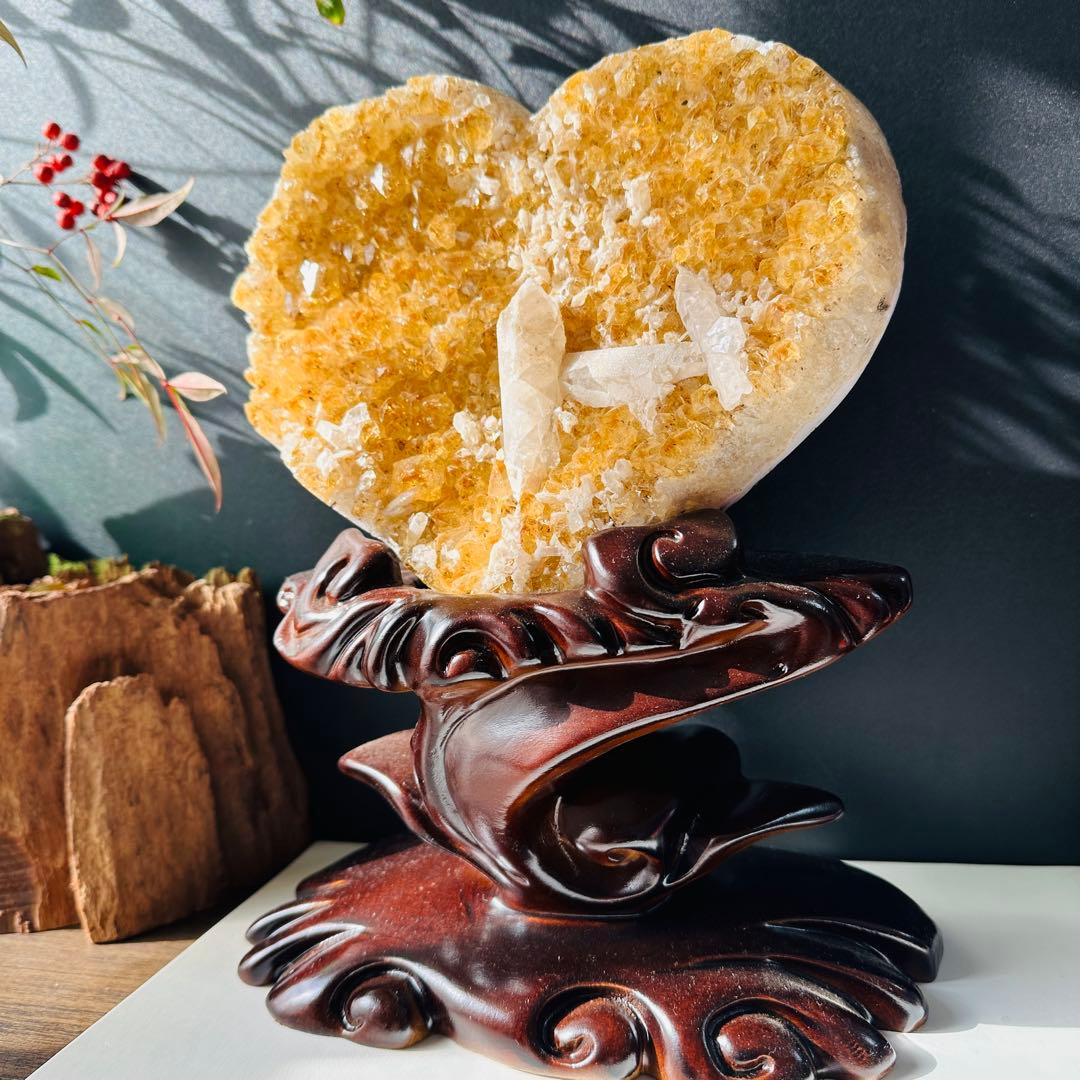 天然石 カルサイト共生シトリンのハート　置物　台座付きG.287