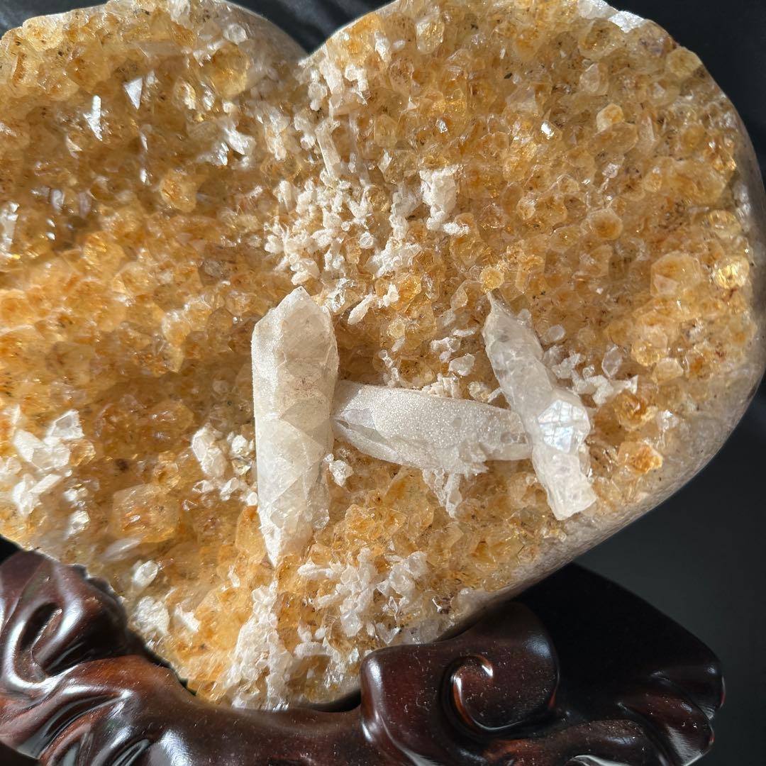 天然石 カルサイト共生シトリンのハート　置物　台座付きG.287