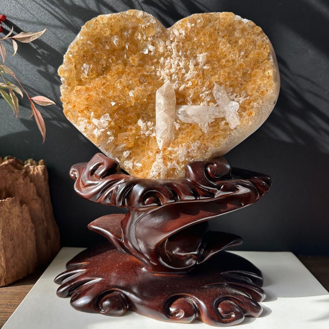天然石 カルサイト共生シトリンのハート　置物　台座付きG.287