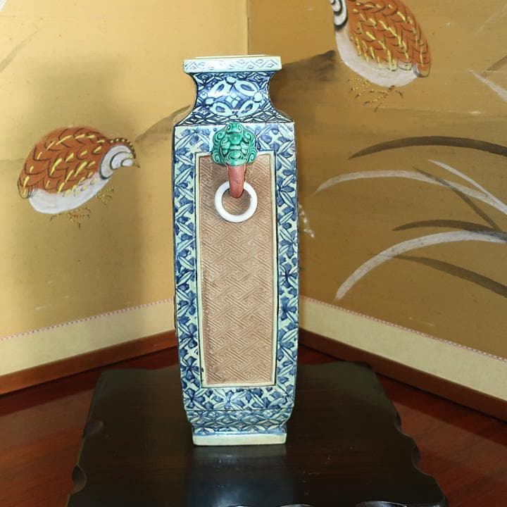 【アンティーク・骨董】逸品　九谷焼　彫刻彫り　耳付花瓶　古九谷風　糠川清章