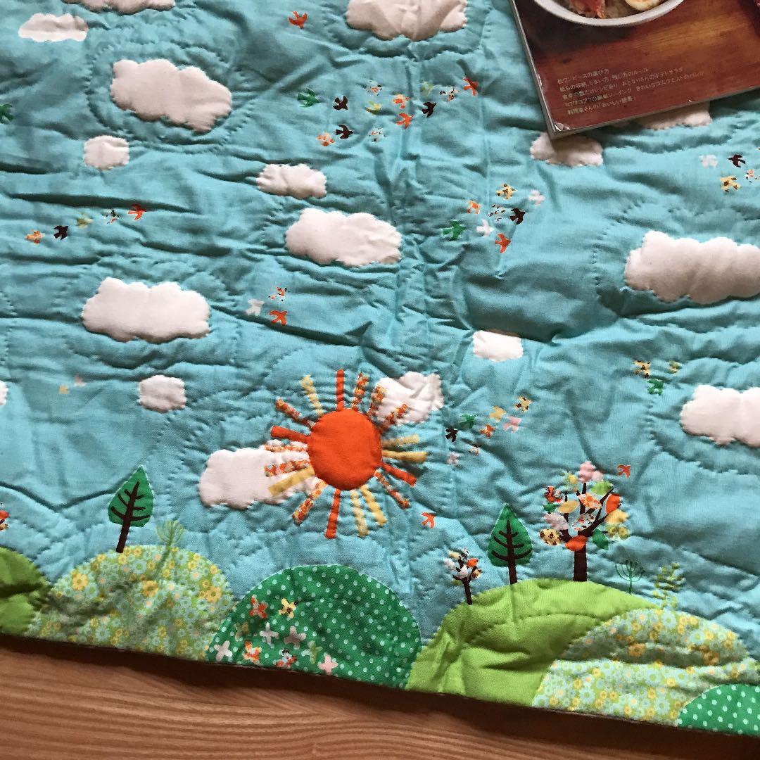 大きな空とおひさまのマット（約100㎝×88.5㎝）