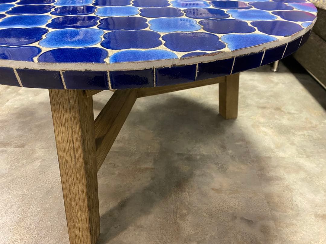 おしゃれなモザイクテーブル
