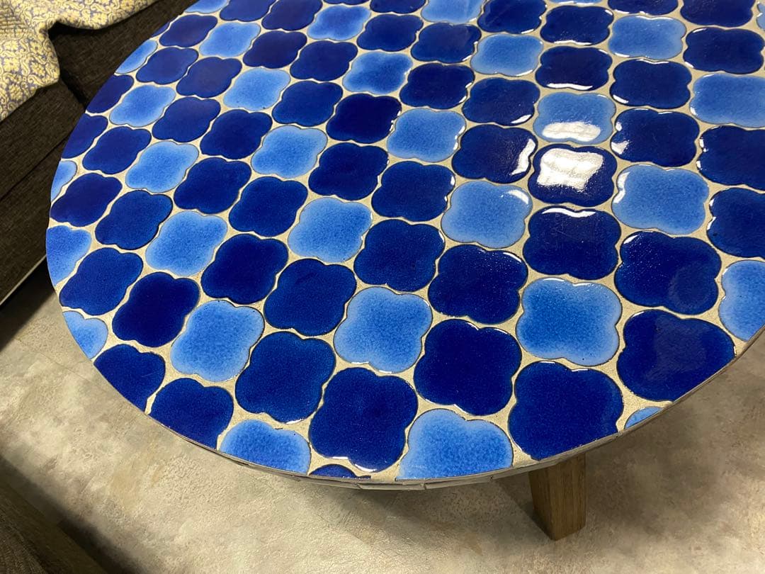 おしゃれなモザイクテーブル