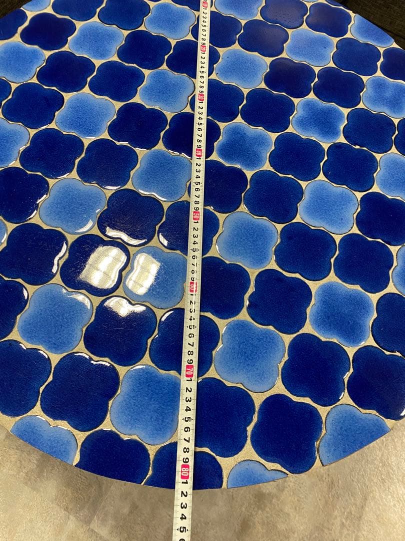 おしゃれなモザイクテーブル