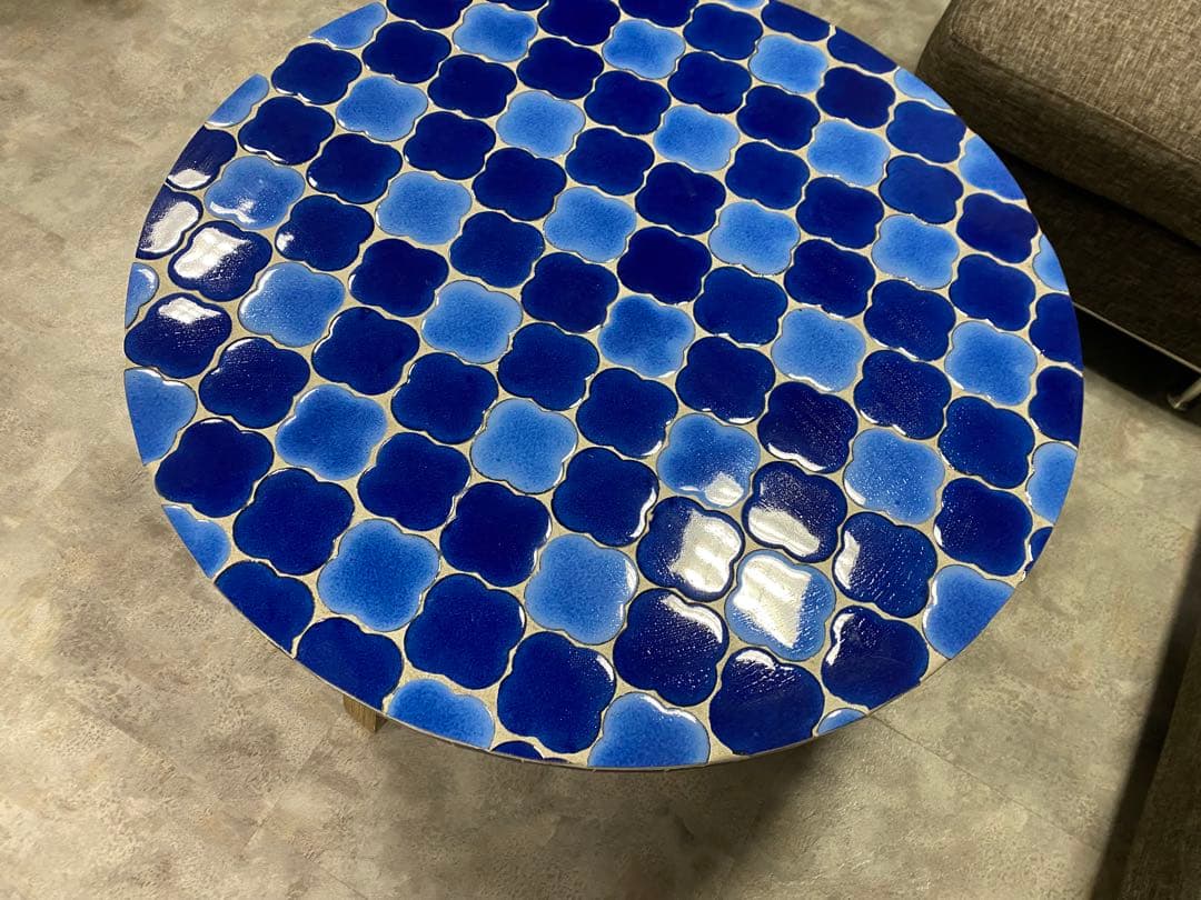 おしゃれなモザイクテーブル