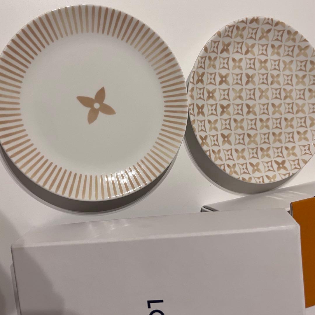 ルイ・ヴィトン プレート ホワイト ベージュ モノグラムフラワータイル