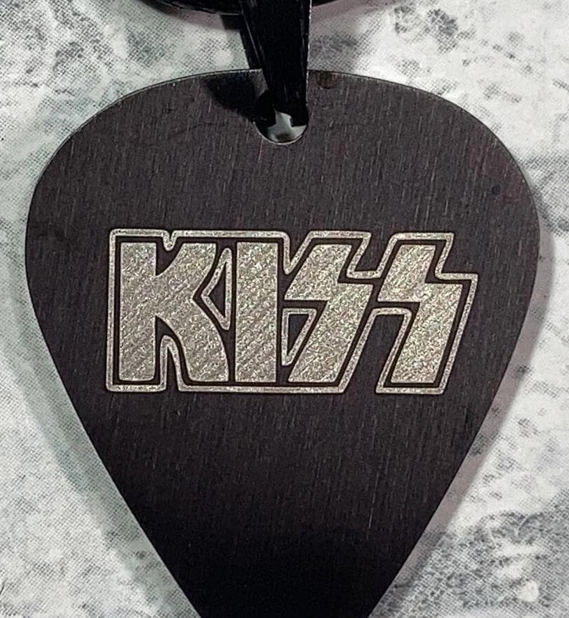 KISS/キッス ジーン・シモンズ ギターピック型 ネックレス」jo-db