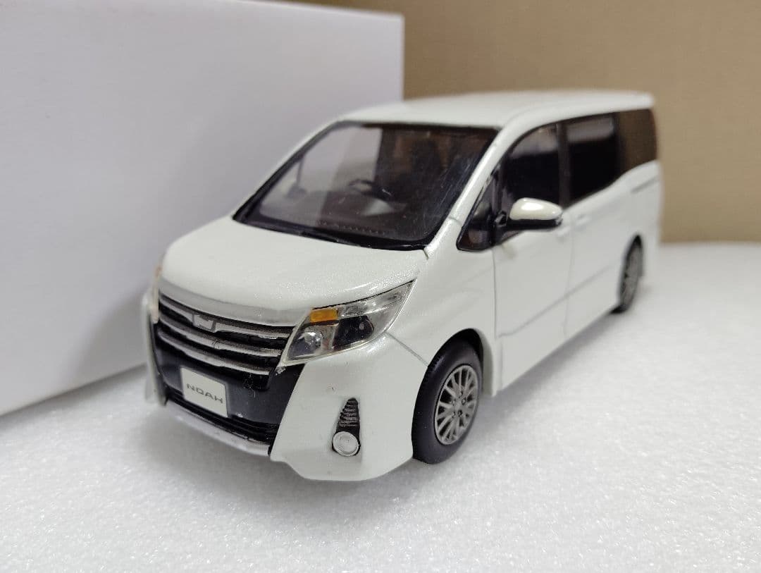 トヨタ ノア Si 80前期型 カラーサンプルミニカー 非売品 070 - メルカリ