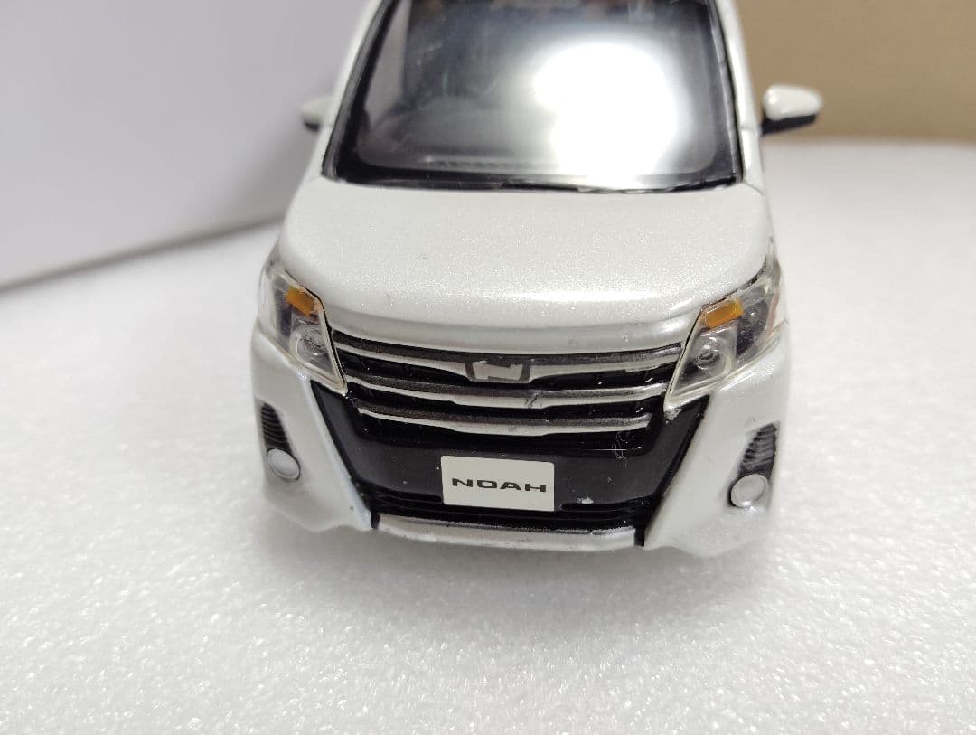 トヨタ ノア Si 80前期型 カラーサンプルミニカー 非売品 070 - メルカリ